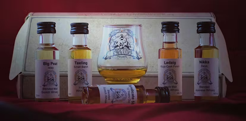 The whisky tasting set and virtual tasting experience include the following: